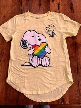 Peanuts Snoopy graphic tee rainbow